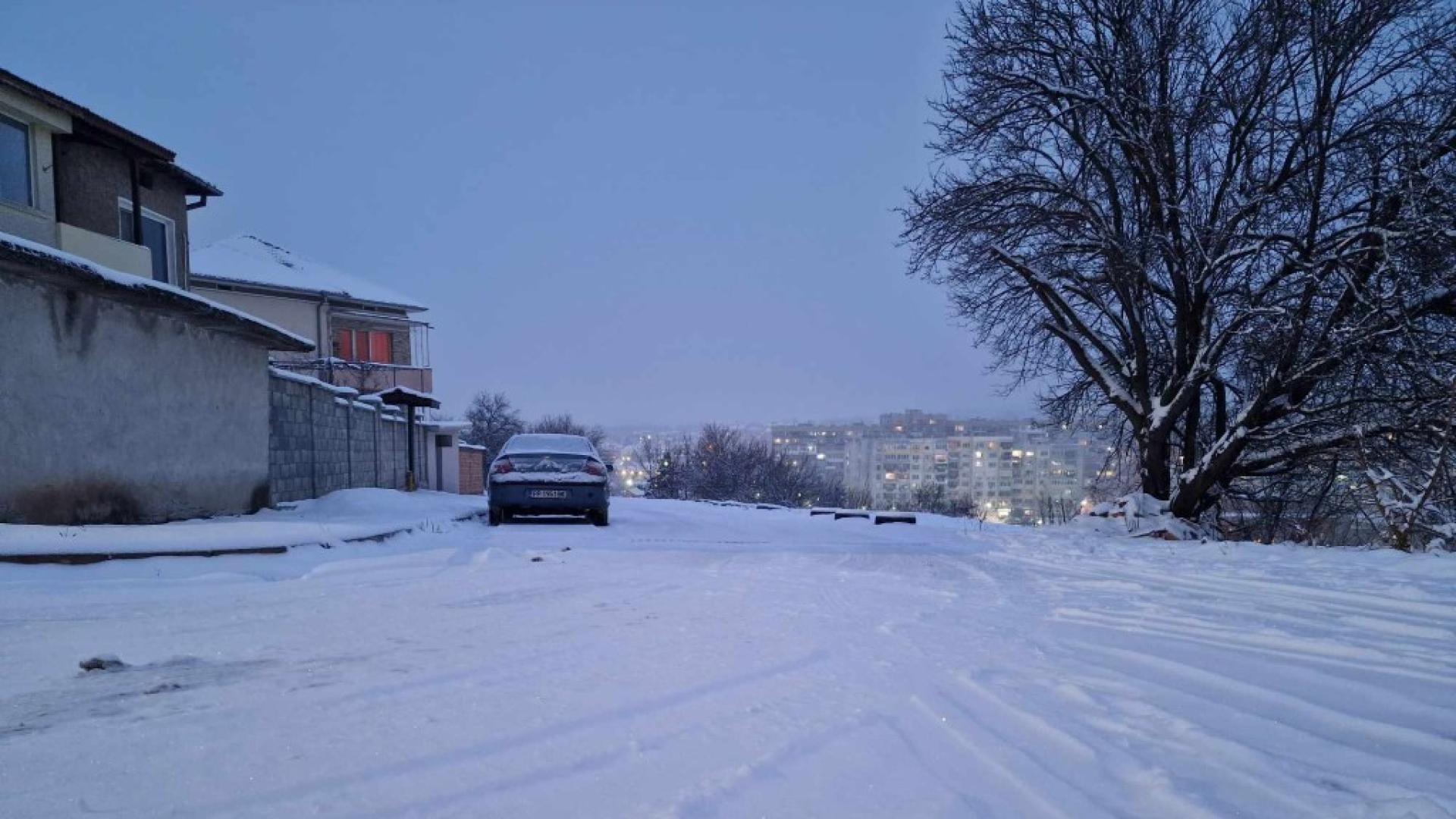 Скъсан далекопровод на територията на община Аксаково остави няколко населени