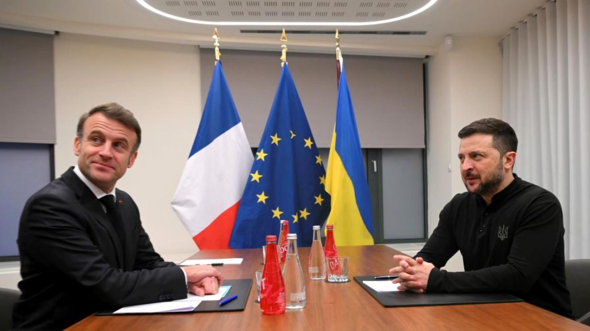 Украинският президент Володимир Зеленски съобщи че е разговарял по телефона