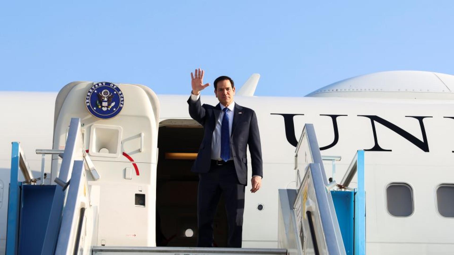 Високопоставени американски и руски представители включително външните министри на двете