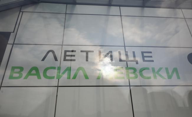 Три дрона са засечени над летището в София снощи