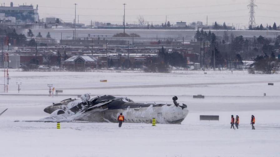 Delta предложи 30 000 долара на всички пътници от самолетната катастрофа в Торонто