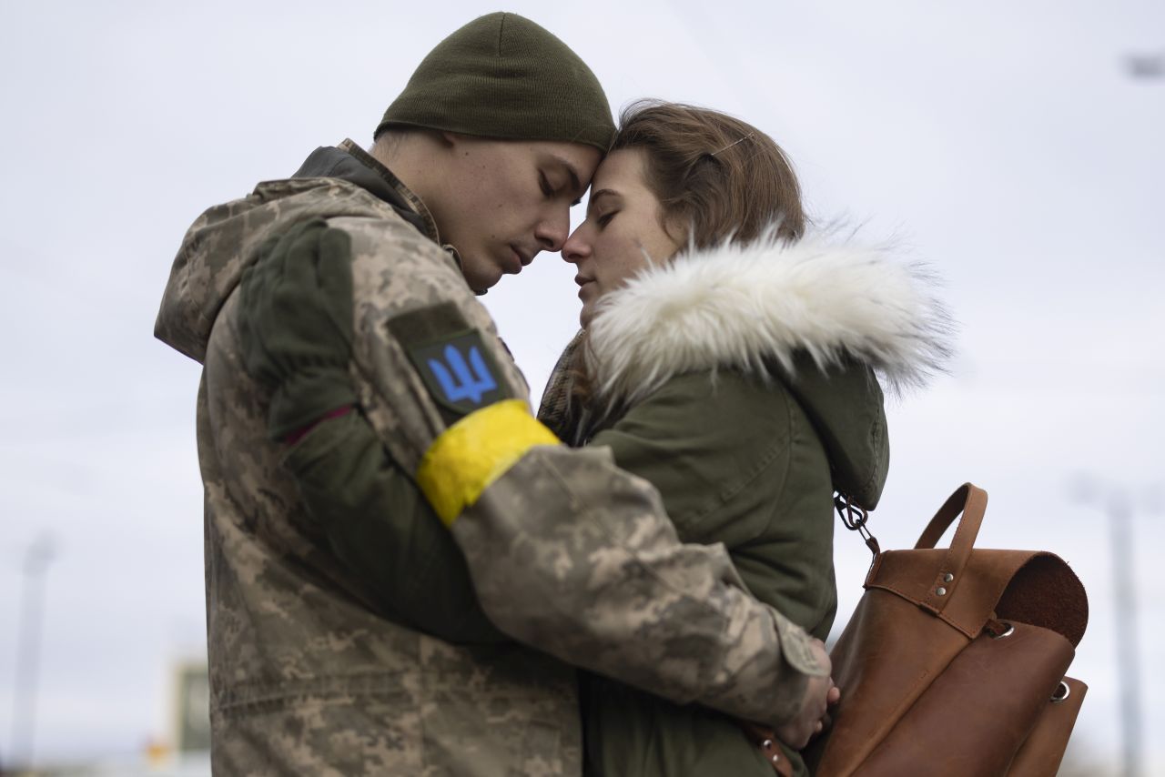 Любов, загуба и дълг: Украинските фотожурналисти споделят истории от войната