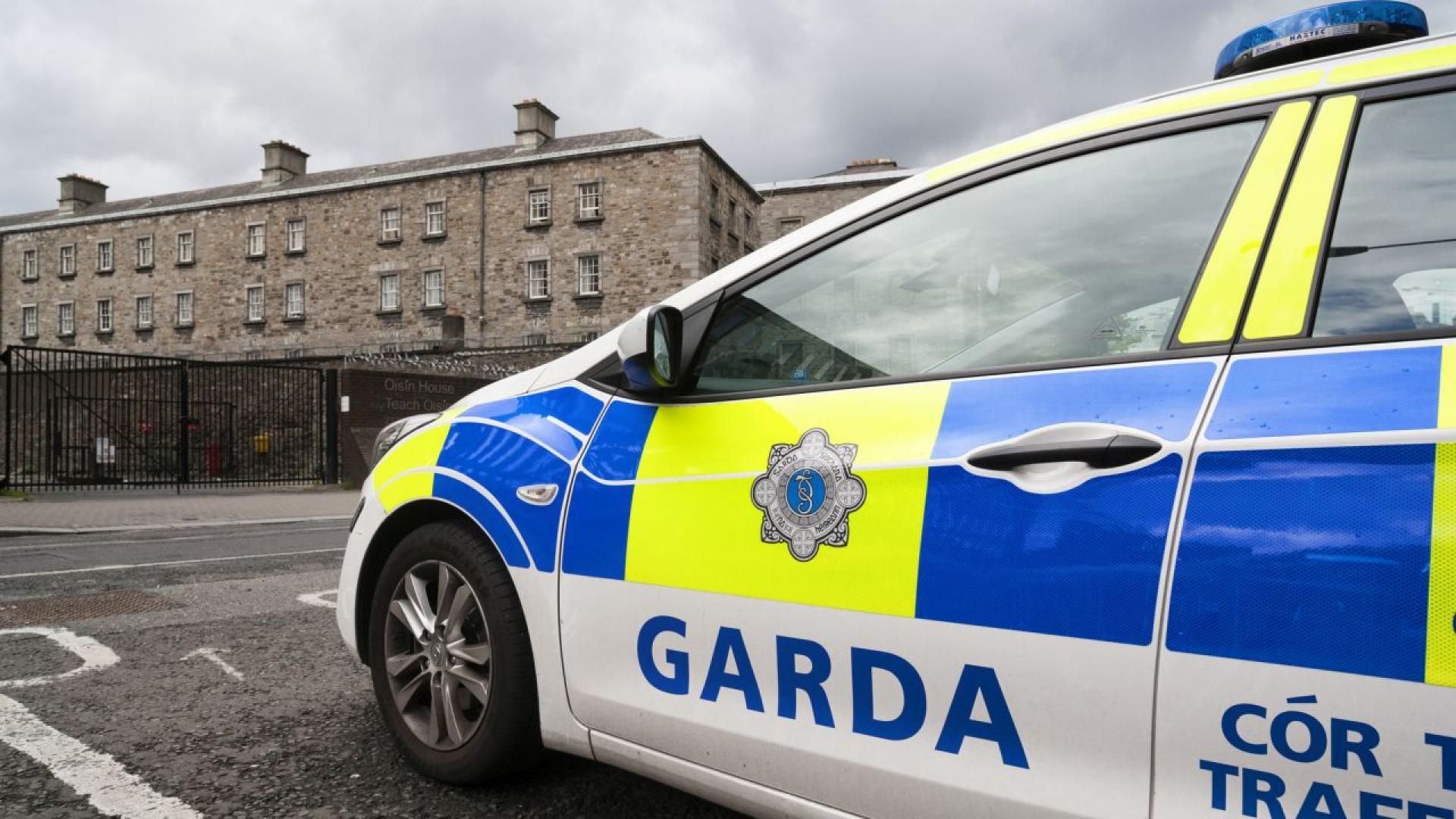 Ирландската полиция провежда разследване след като в близост до училище