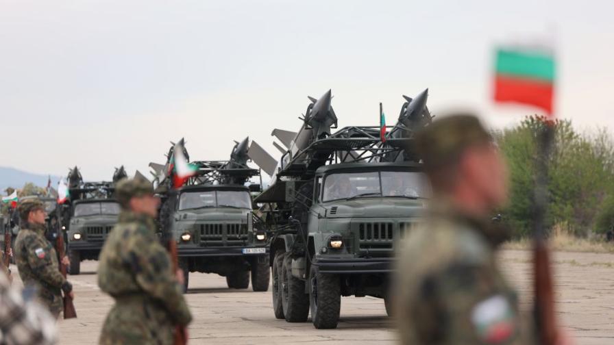 Военна техника и личен състав тръгват по пътищата на страната към полигон „Корен“