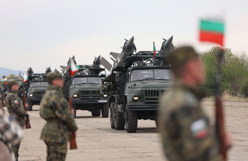 Военна техника и личен състав тръгват по пътищата на страната към полигон „Корен“