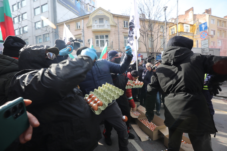 <p>Ранени полицаи и арести на протеста на &bdquo;Възраждане&rdquo;</p>