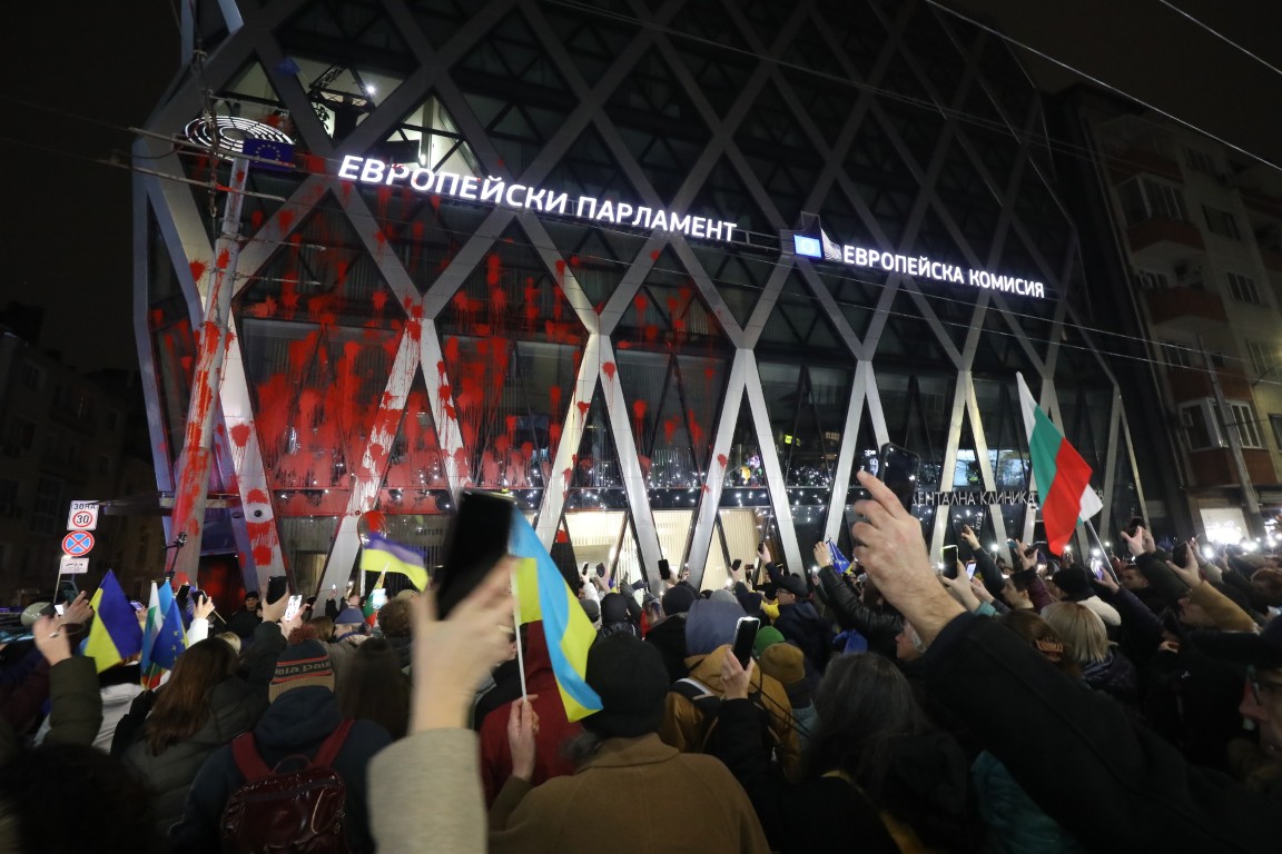 Шествие за Украйна в центъра на София