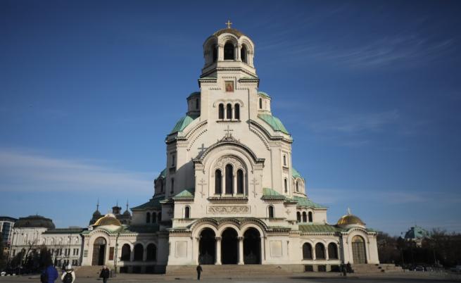 От 1 декември: Депутатите остават без паркоместа на площад 