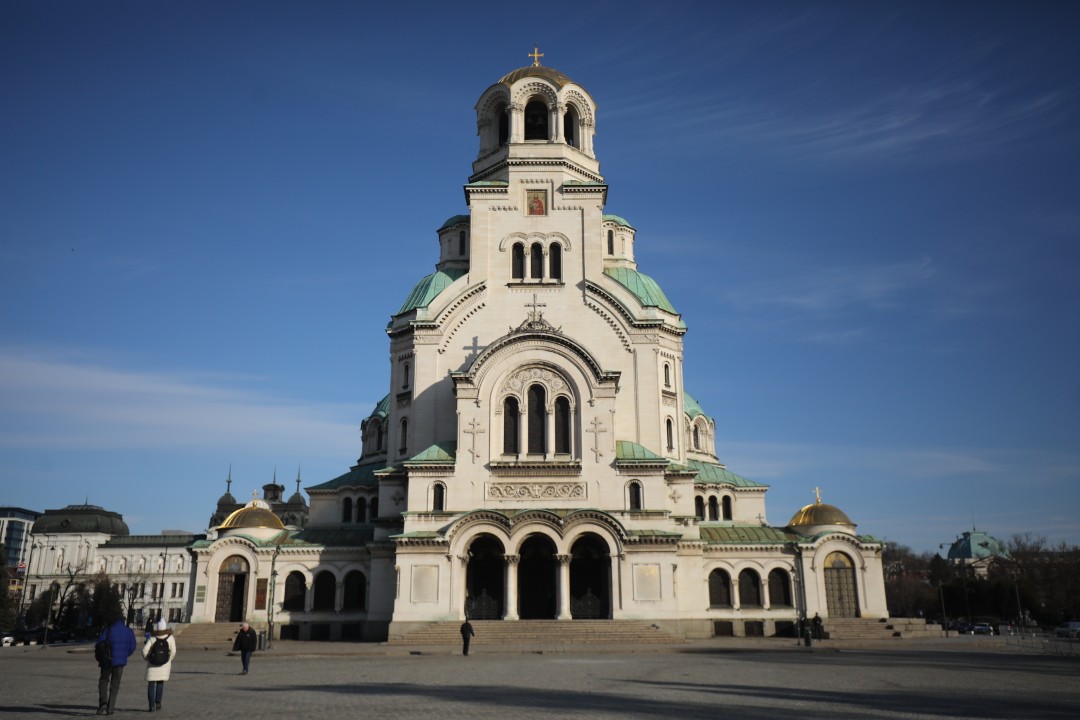 От 1 декември: Депутатите остават без паркоместа на площад "Св. Александър Невски"