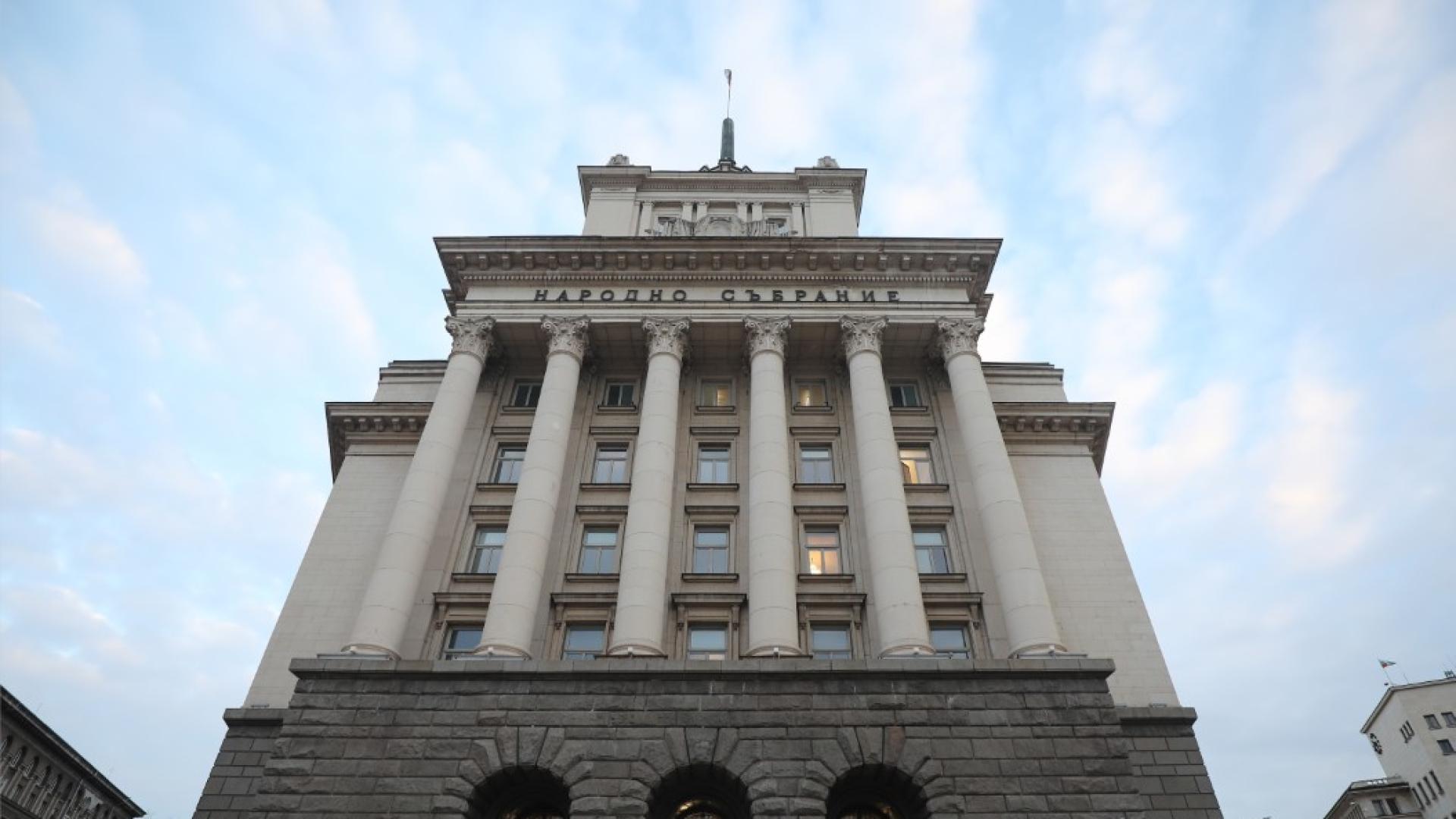 Към началото на месец април 2025 г ГЕРБ продължава стабилно