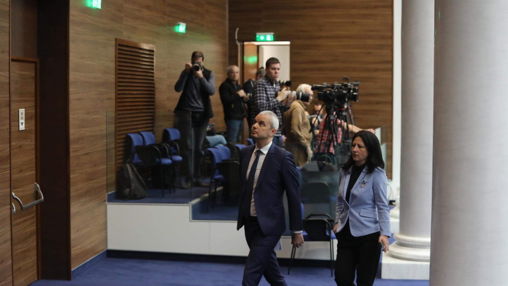 Прокуратурата е изискала и е започнала подслушване на цялата парламентарна