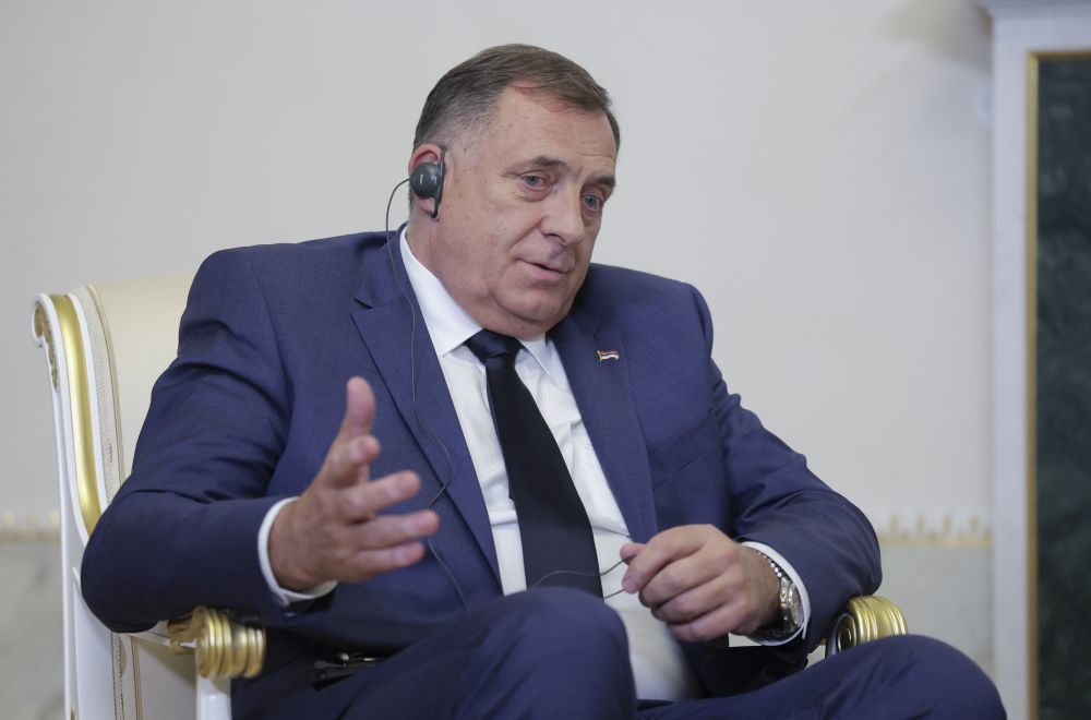 Милорад Додик избегна затвора, наложиха му парична глоба