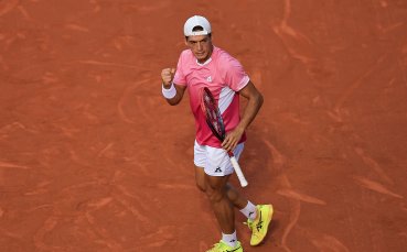 Баес пребори сънародник за 1/4-финал в Чили и продължава защитата на титлата