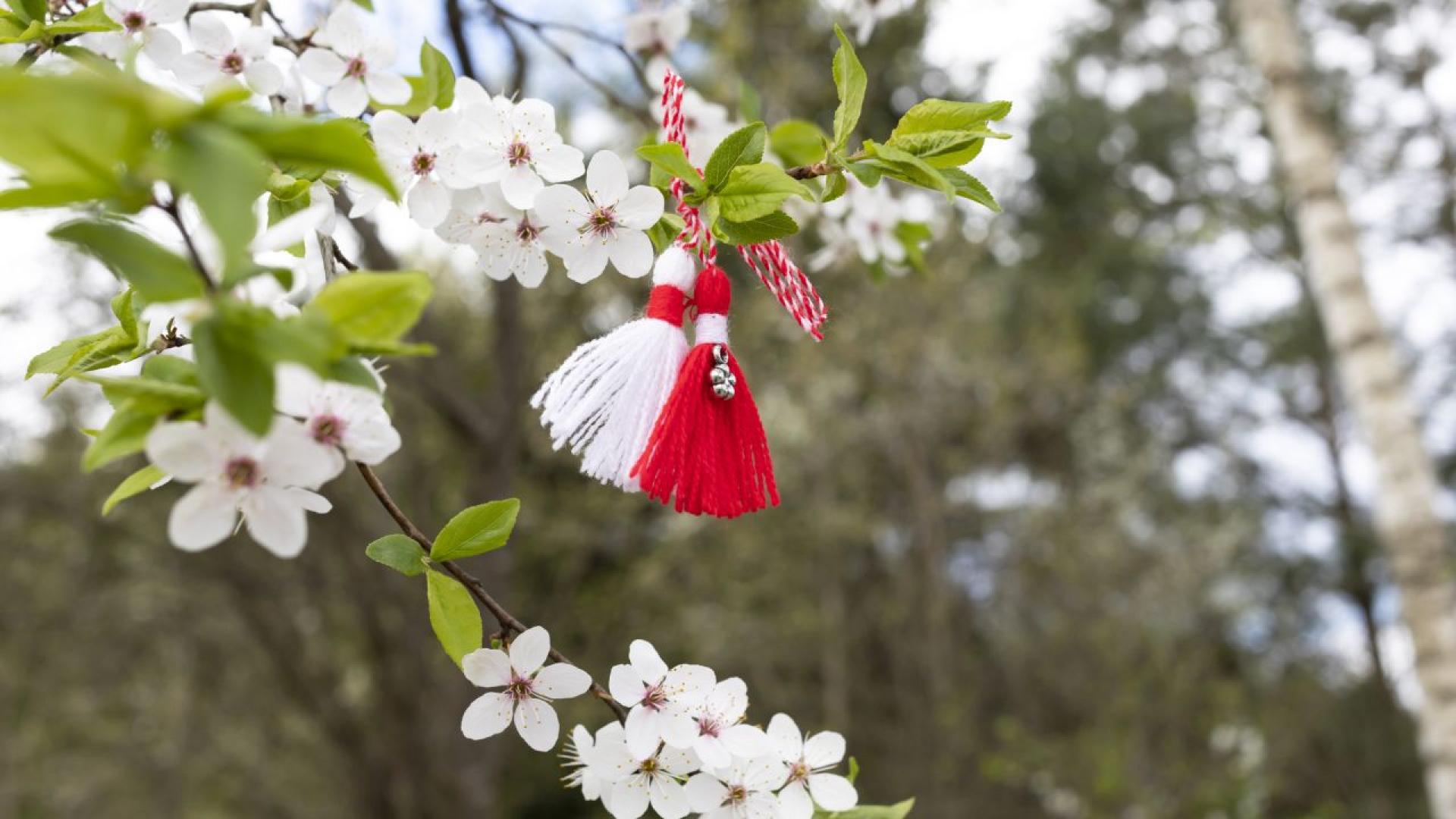 Всяка година на датата 1 март българите се окичват с
