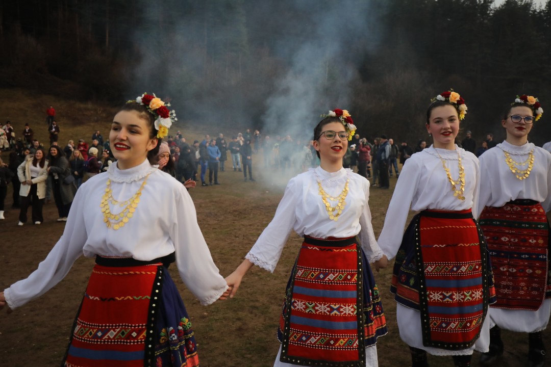 <p>Обичаят Сирни Заговезни в Етрополе</p>