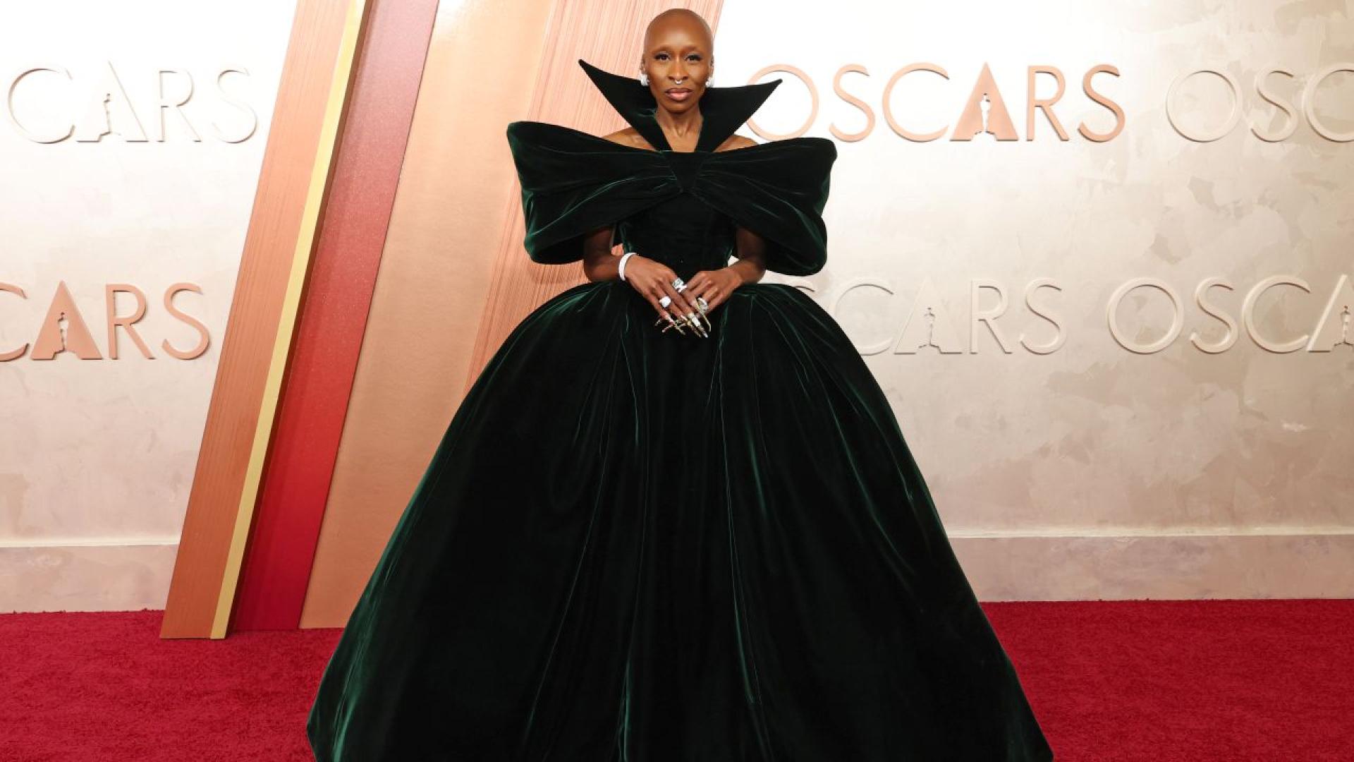 Внеделя вечер най големите звезди на Холивуд се събраха на най престижното