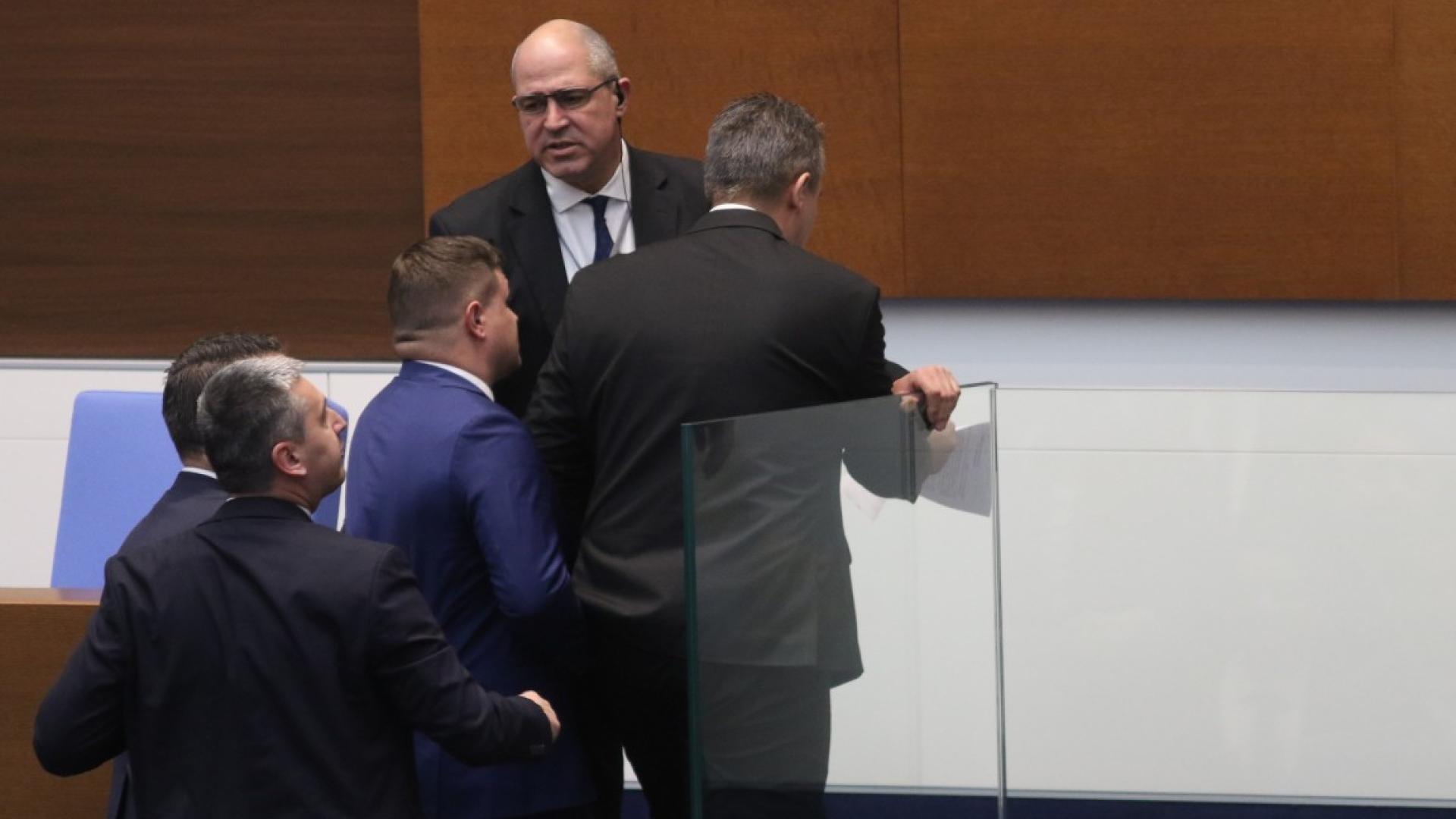 Народните представители трябваше да започнат работа по държавния бюджет но