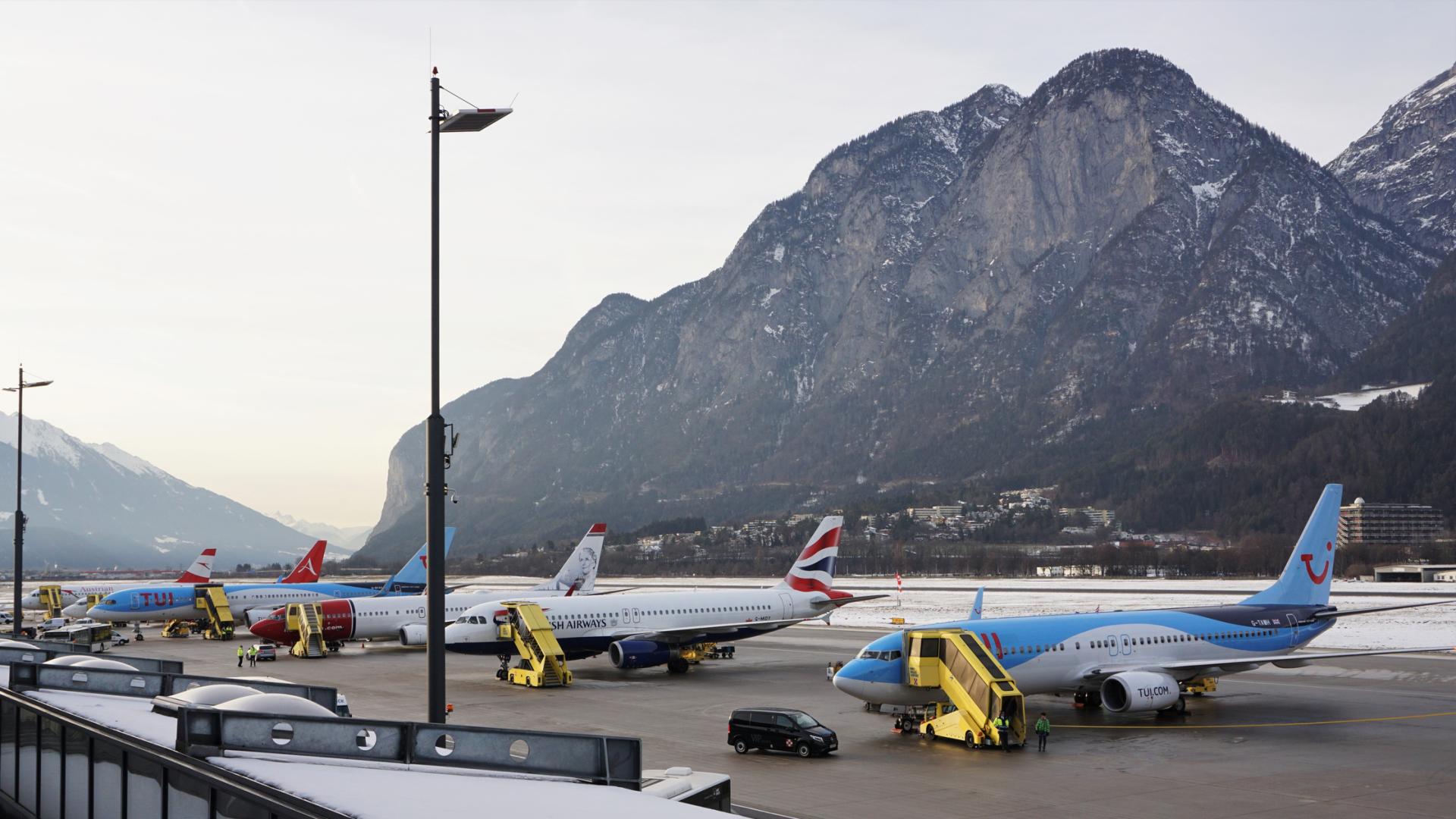 Австрийската полиция арестува 20 годишен българин излязъл гол до кръста на писта