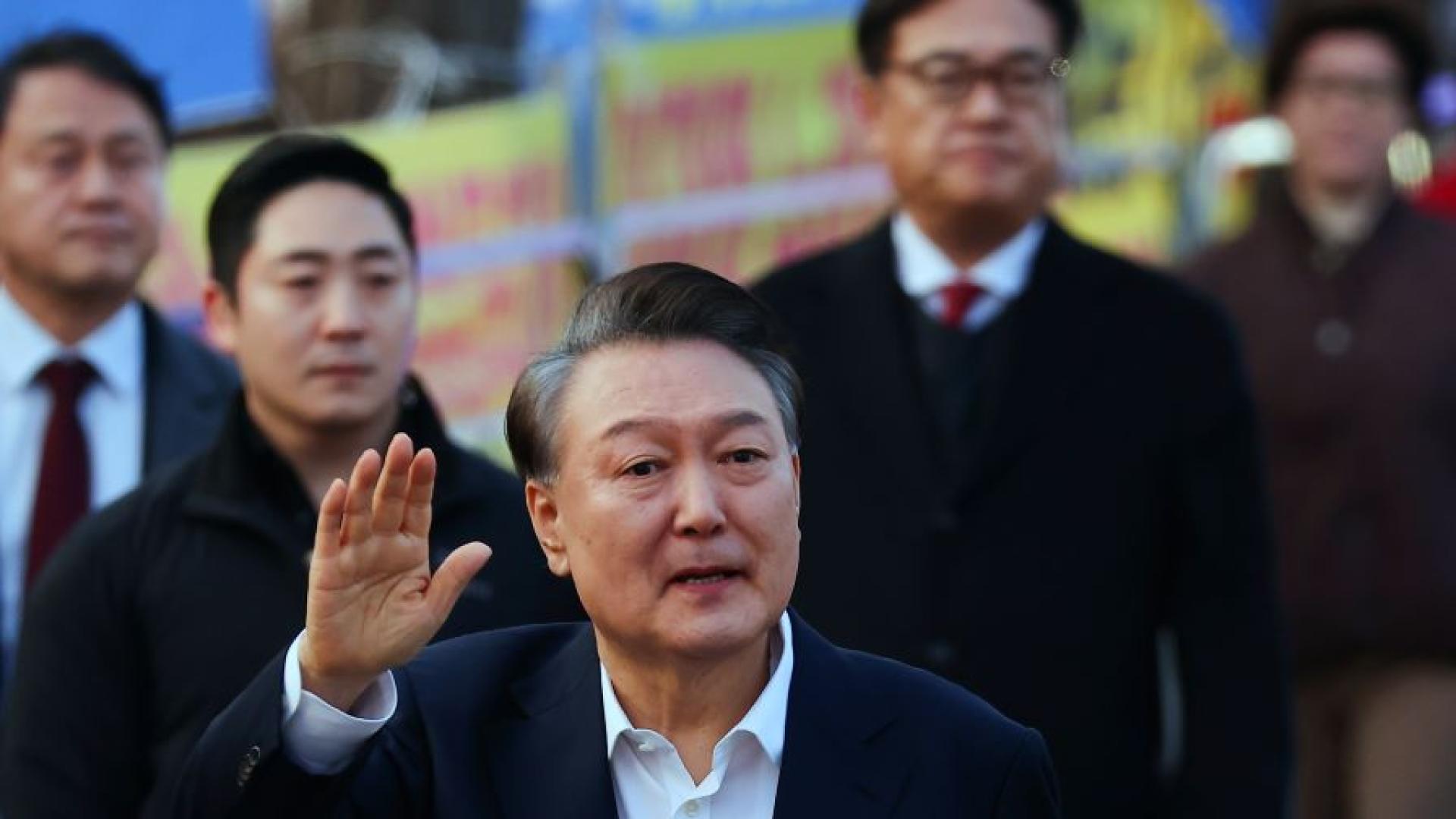 Южнокорейски съд одобри заповед за арест на сваления от власт