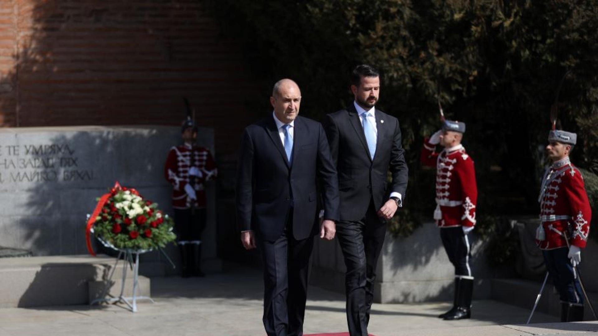 Държавният глава Румен Радев посрещна на Дондуков 2 президентът на