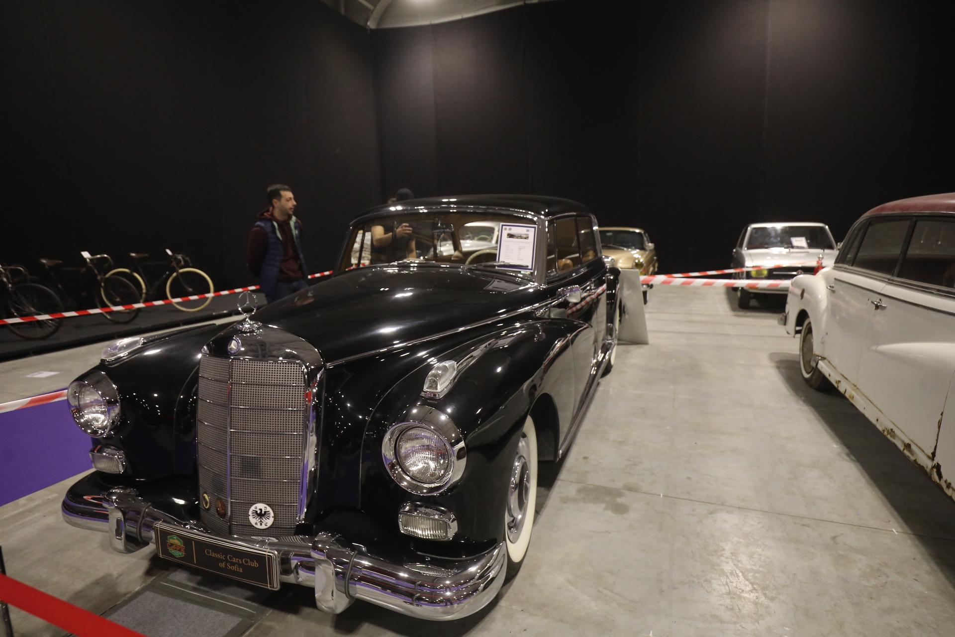 <p>Изложение на ретро автомобили в "Интер Експо Център" София&nbsp;</p>