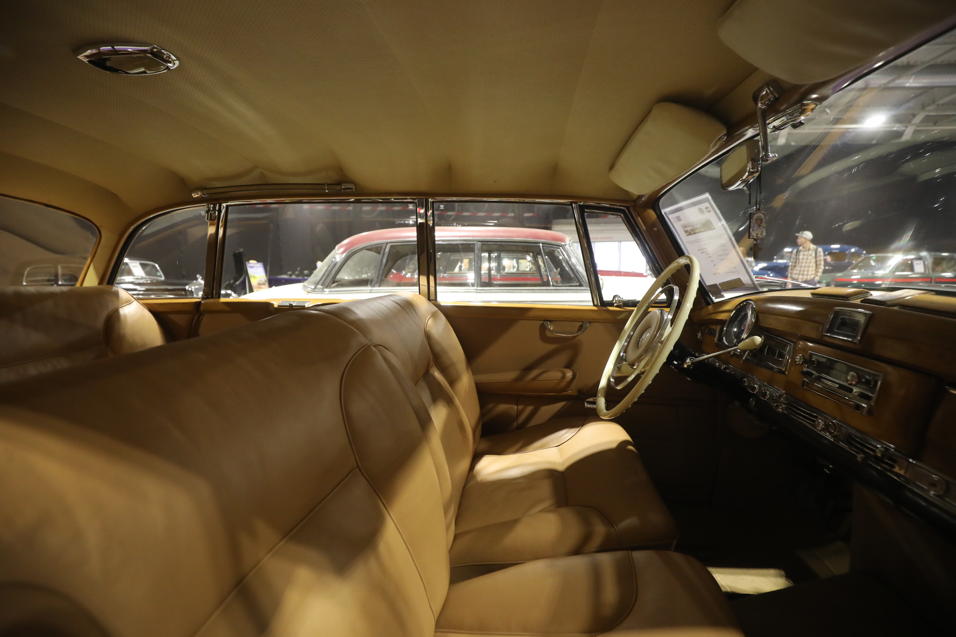 <p>Изложение на ретро автомобили в "Интер Експо Център" София&nbsp;</p>