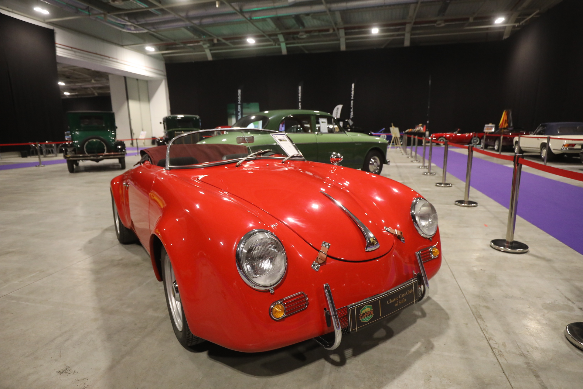 <p>Изложение на ретро автомобили в "Интер Експо Център" София&nbsp;</p>