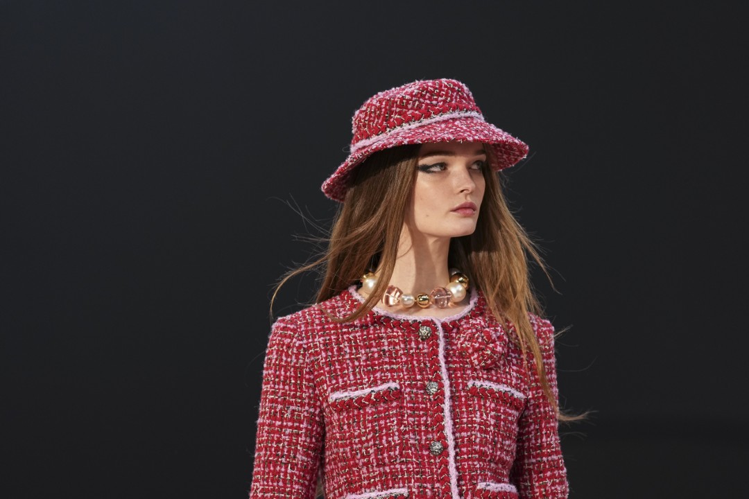 <p>Haute Couture колекцията на Chanel за сезон есен-зима 2025/26 бе представена в Париж пред отбрани VIP гости.</p>