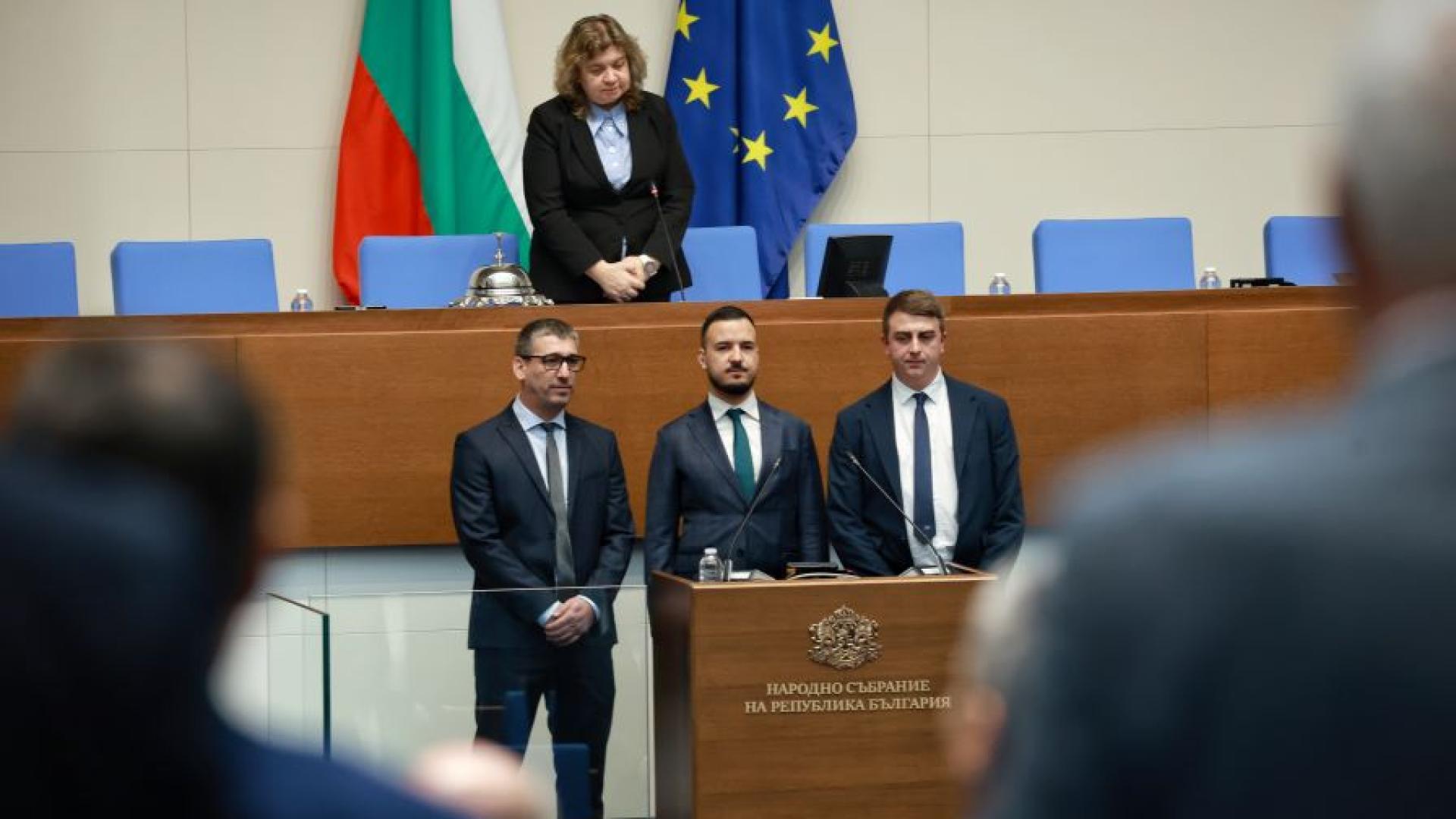 Трима от новоизбраните членове на 51 овото НС положиха клетва като