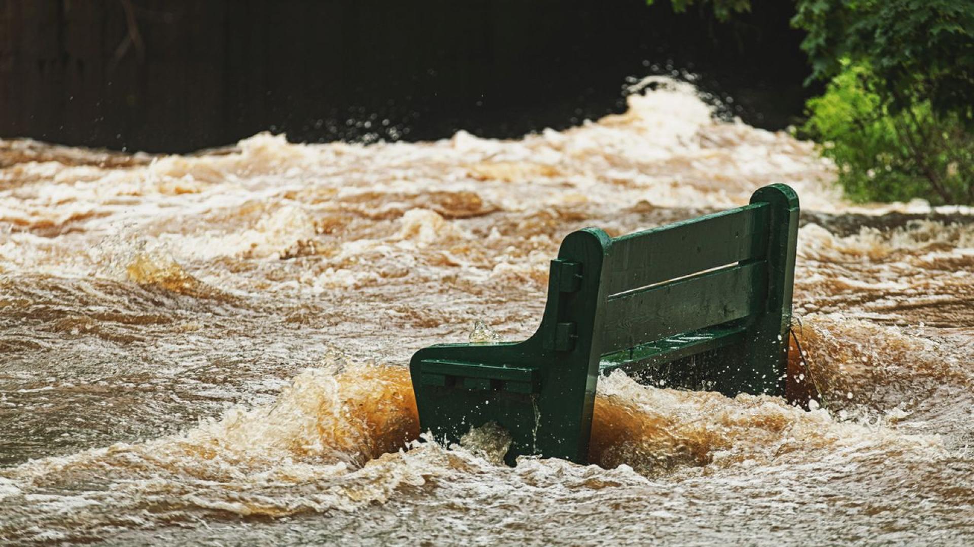 Наводнения и свлачища засегнаха части от Северна Италия като червени