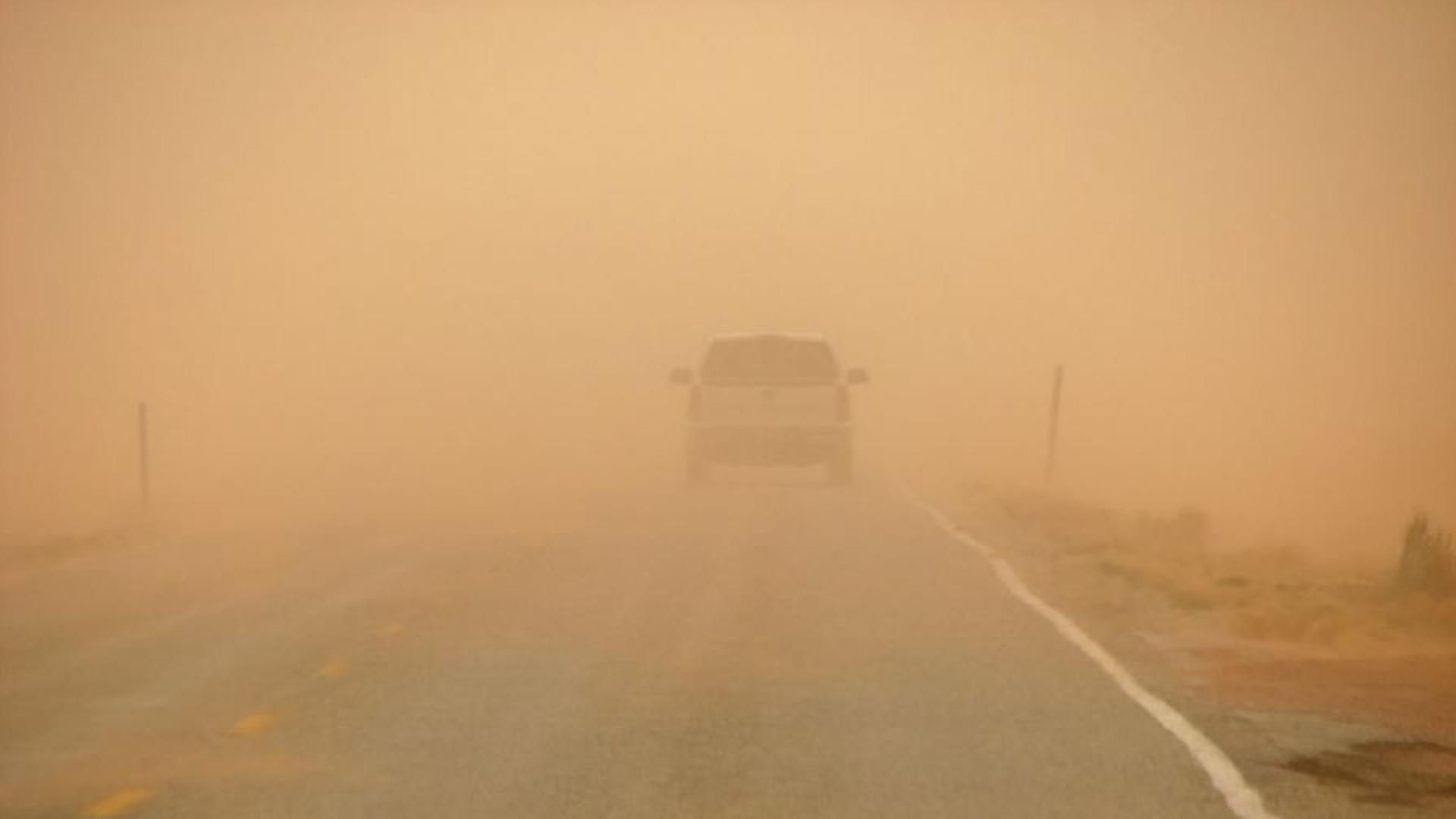 Вщата Ню Мексико бушуваха прашни бури които затрудниха движението по