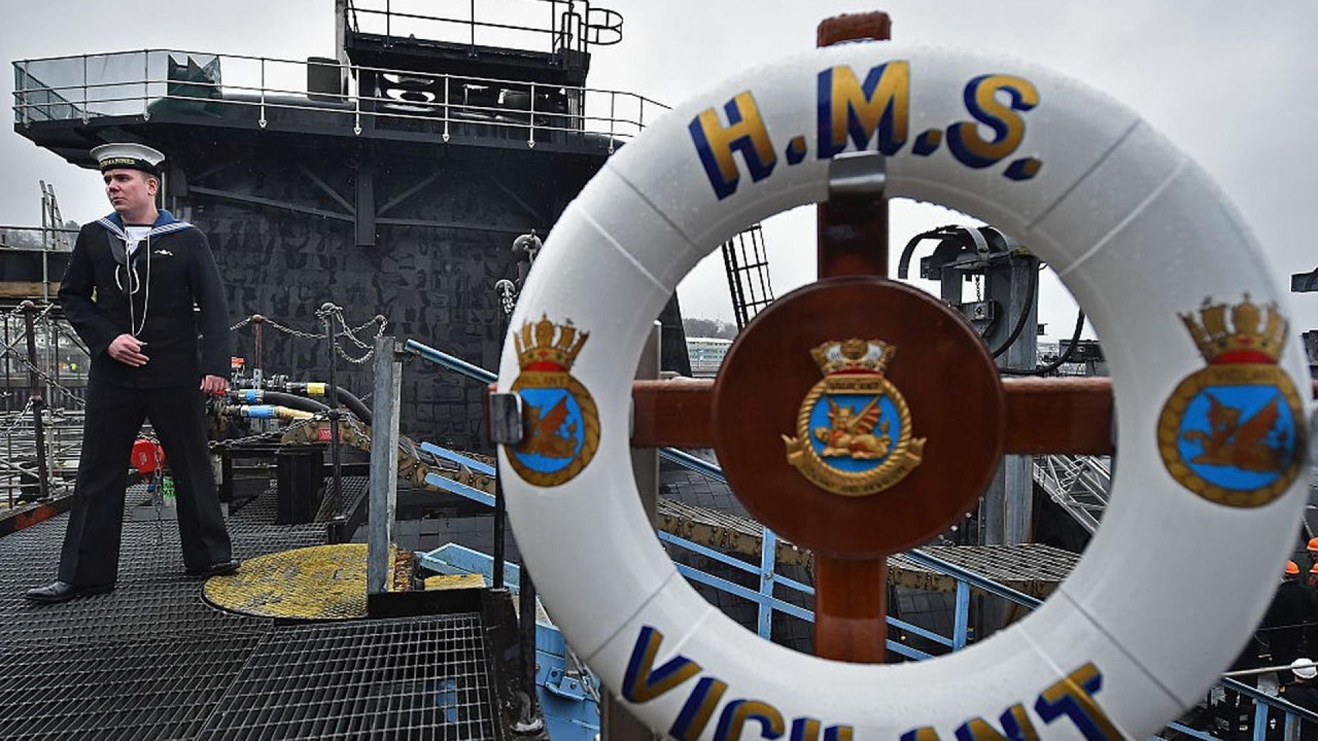 Сър Кийр Стармър се качи на ядрена подводница докато тя