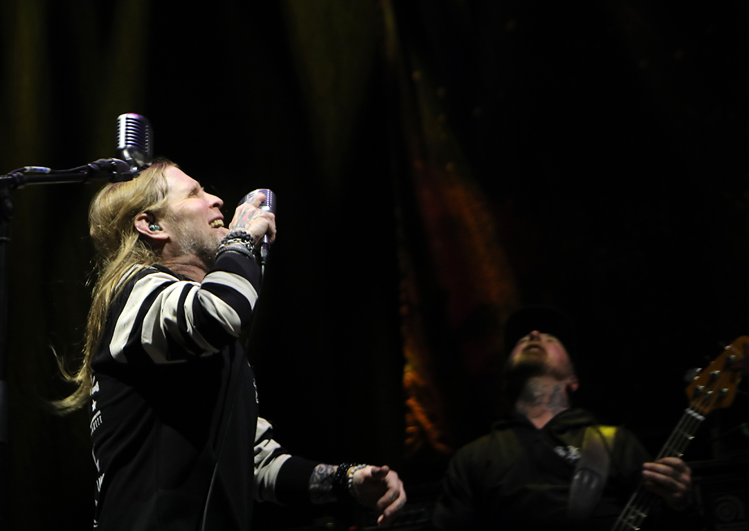 <p>DROWNING POOL</p>