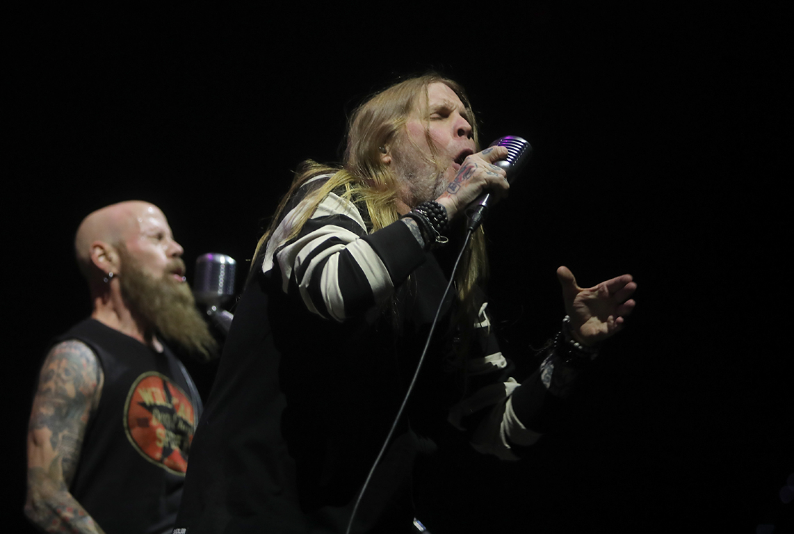 <p>DROWNING POOL</p>