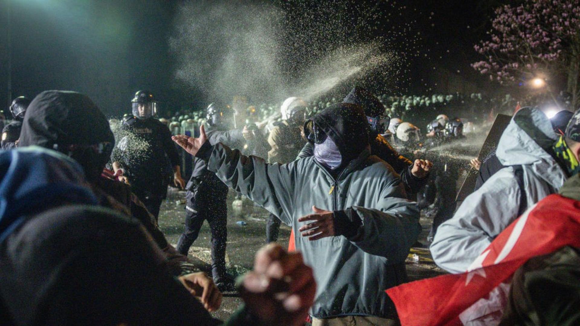 Рано във вторник сутрин полицията в Истанбул е задържала общо