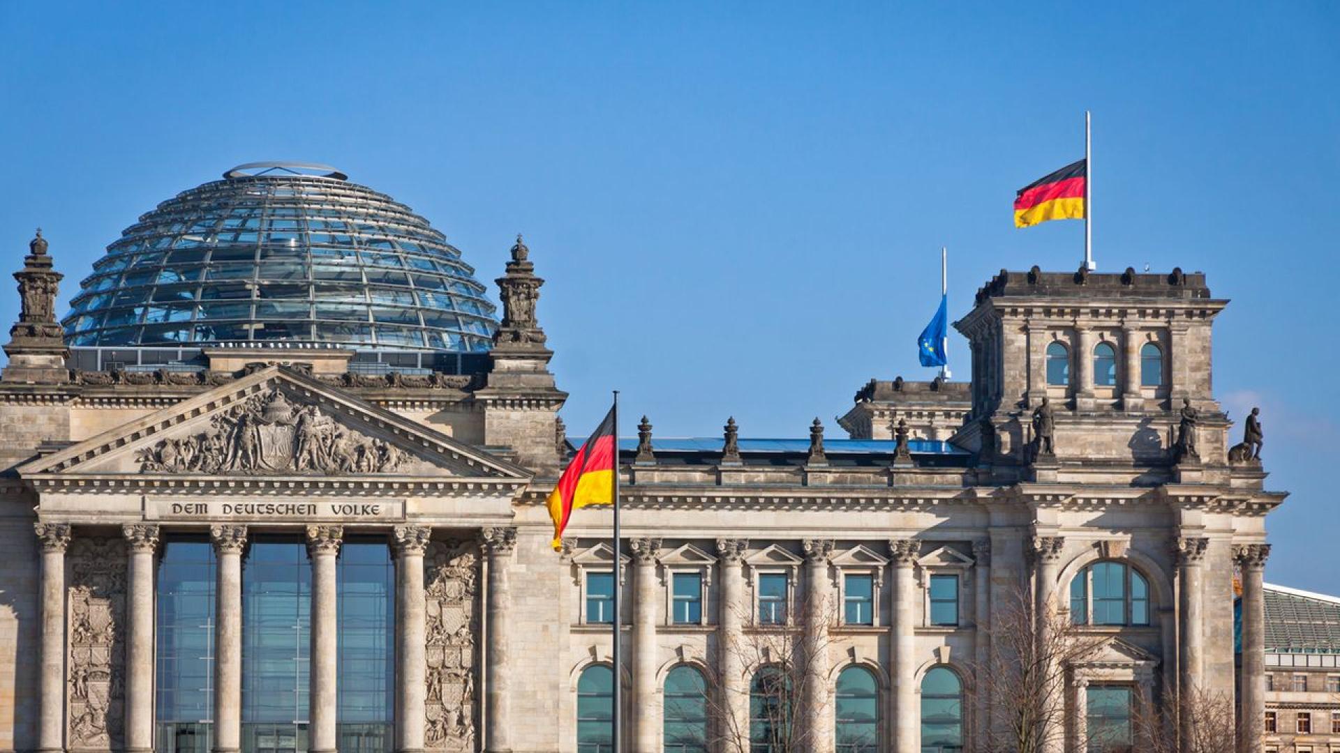 Новата долна камара на германския парламент отваря врати на 25