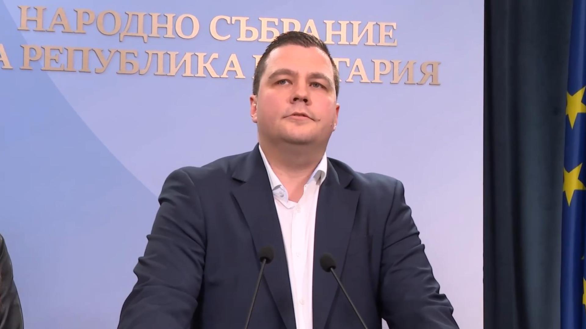 Парламентарната група на Има такъв народ внасят проект на решение за възстановяване