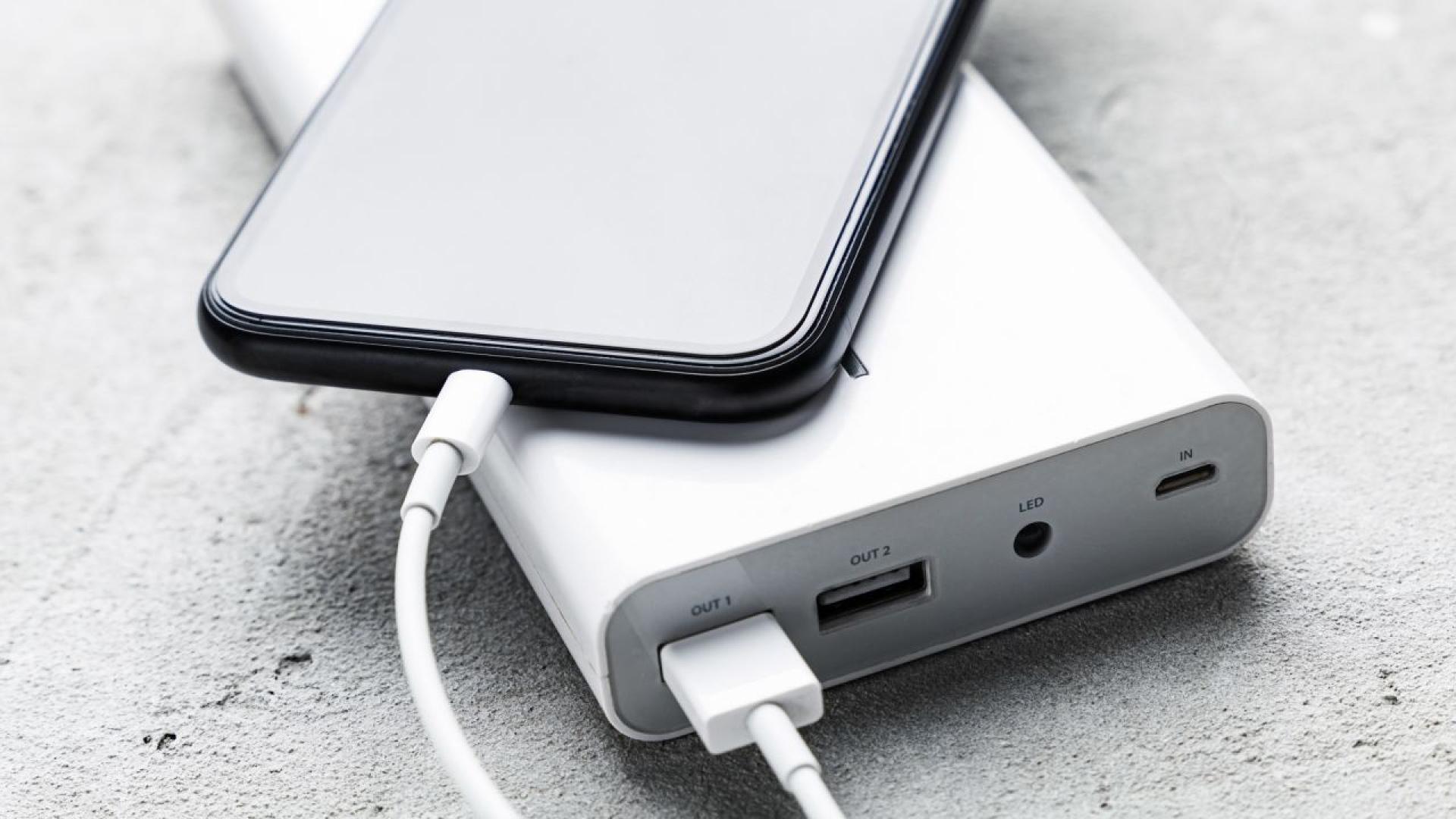 Носенето на захранващи банки по време на ваканция или пътуване