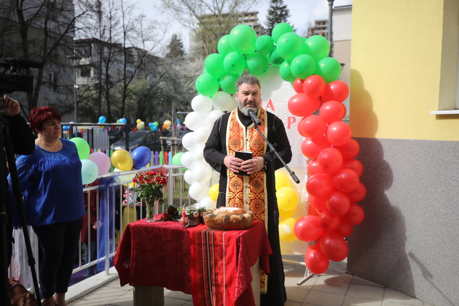 <p>Откриха ясла за 150 деца в столичния район &quot;Изгрев&quot;</p>