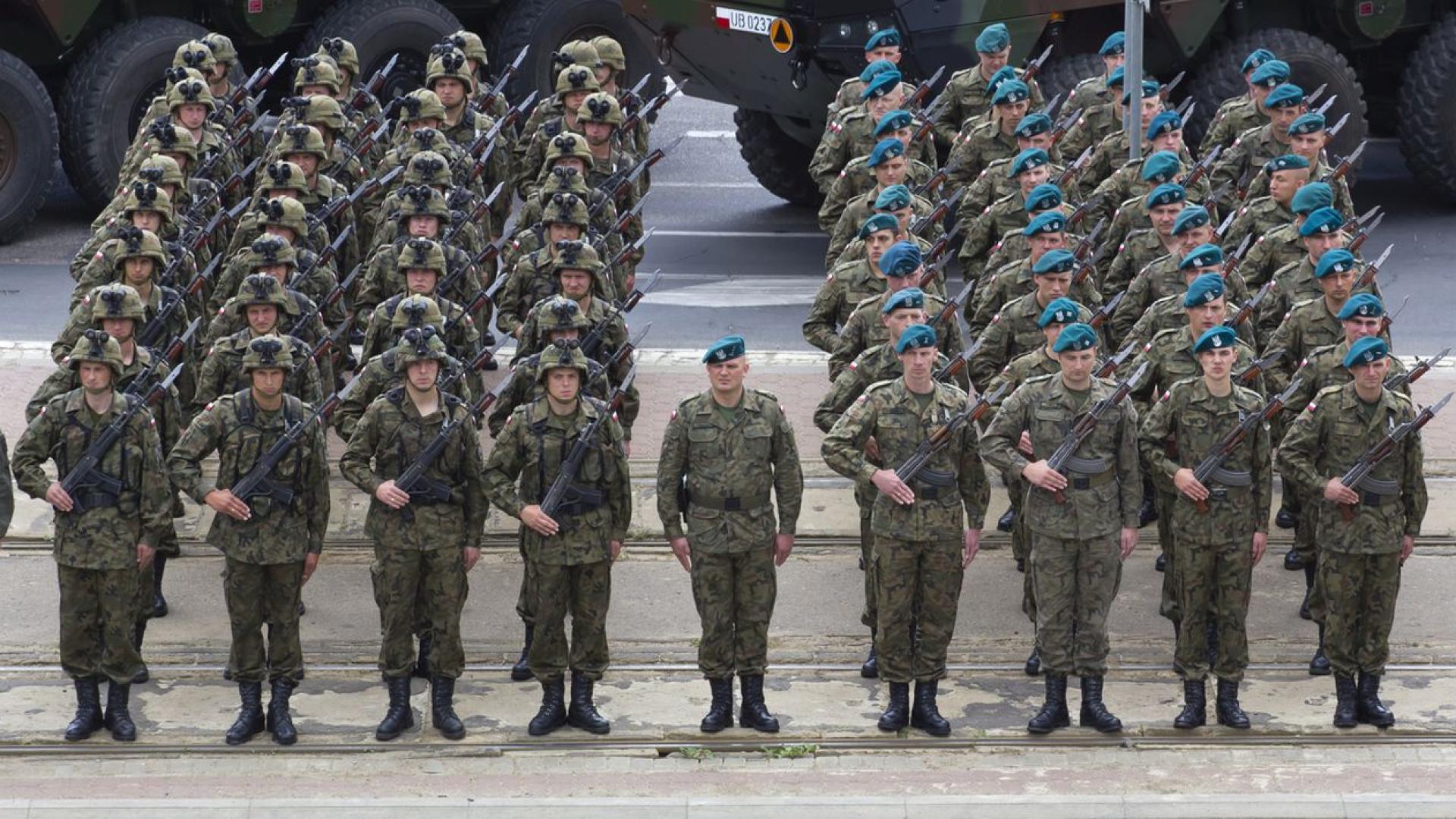 Откакто Полша обяви намерението си да обучи всеки пълнолетен мъж