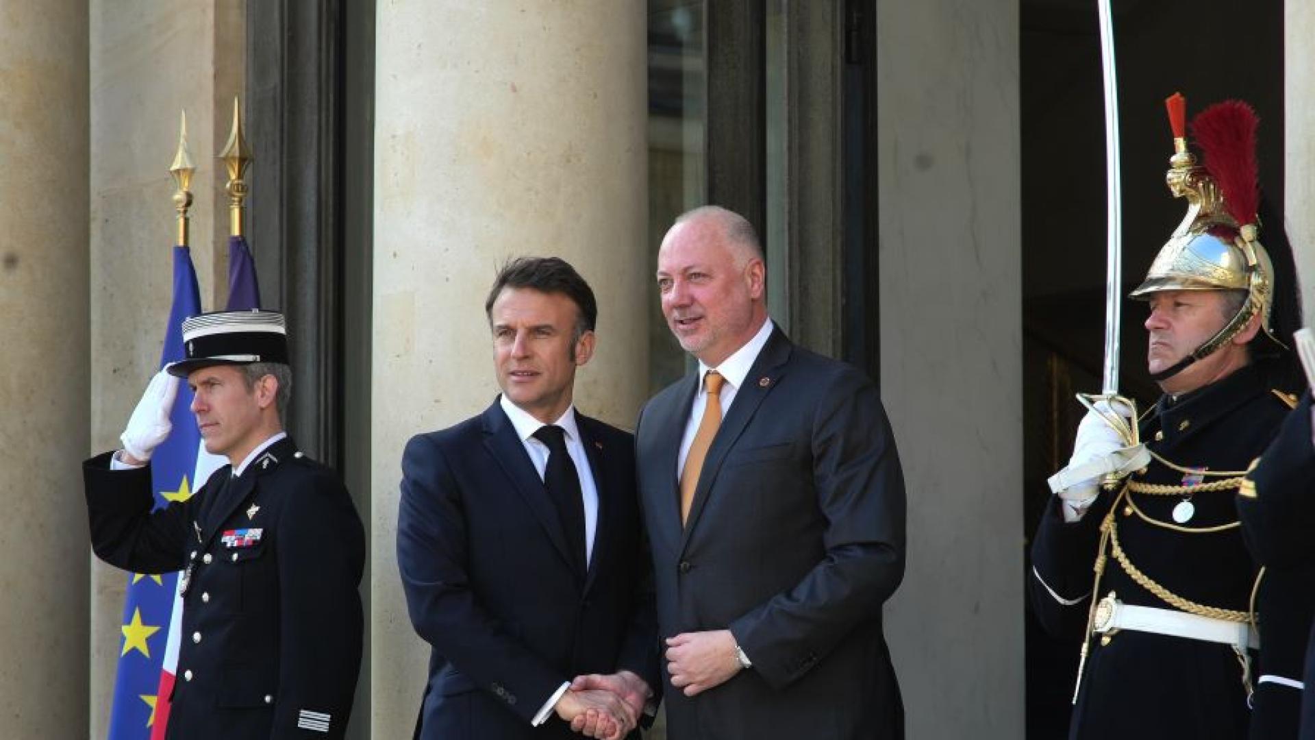 Министър председателят Росен Желязков пристигна в Париж където ще участва в