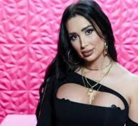 Попфолк певицата Атижа позната на зрителите от участието си в