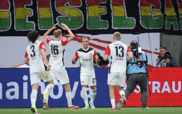 Айнтрахт си върна третото място след ценен успех над десет от Щутгарт