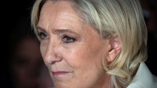 Льо Пен: Няма да се кандидатирам за президент, носейки електронна гривна