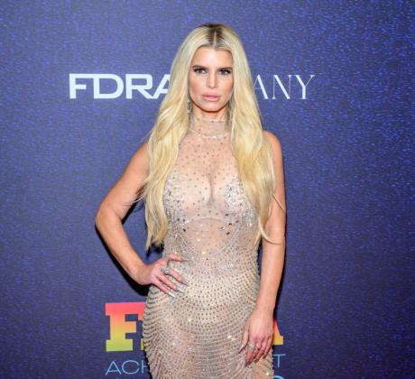 Джесика Симпсън предизвика истински фурор в социалните медии след като