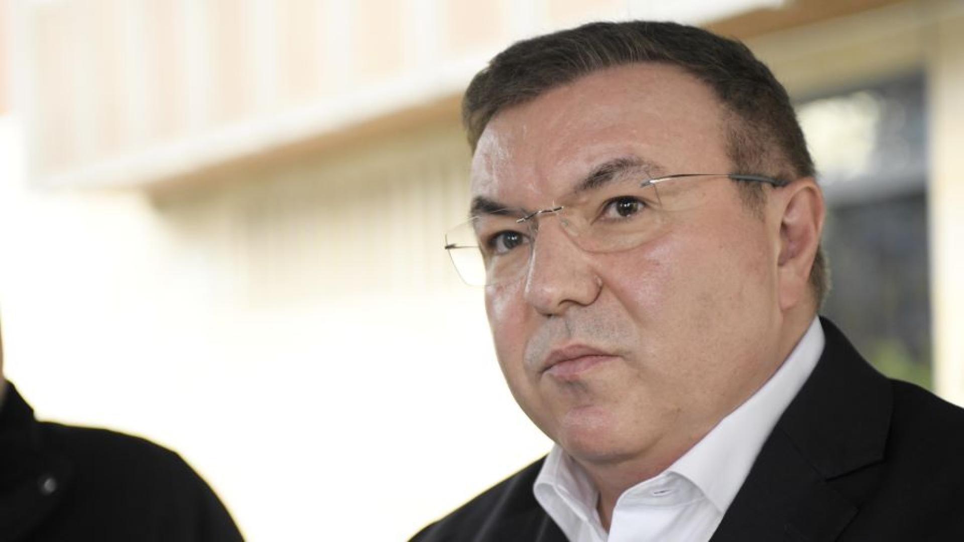 Председателят на парламентарната комисия по здравеопазване проф Костадин Ангелов свика