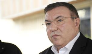 <p>Ангелов: Осигурени са средства за увеличение на заплатите на медицинските сестри</p>