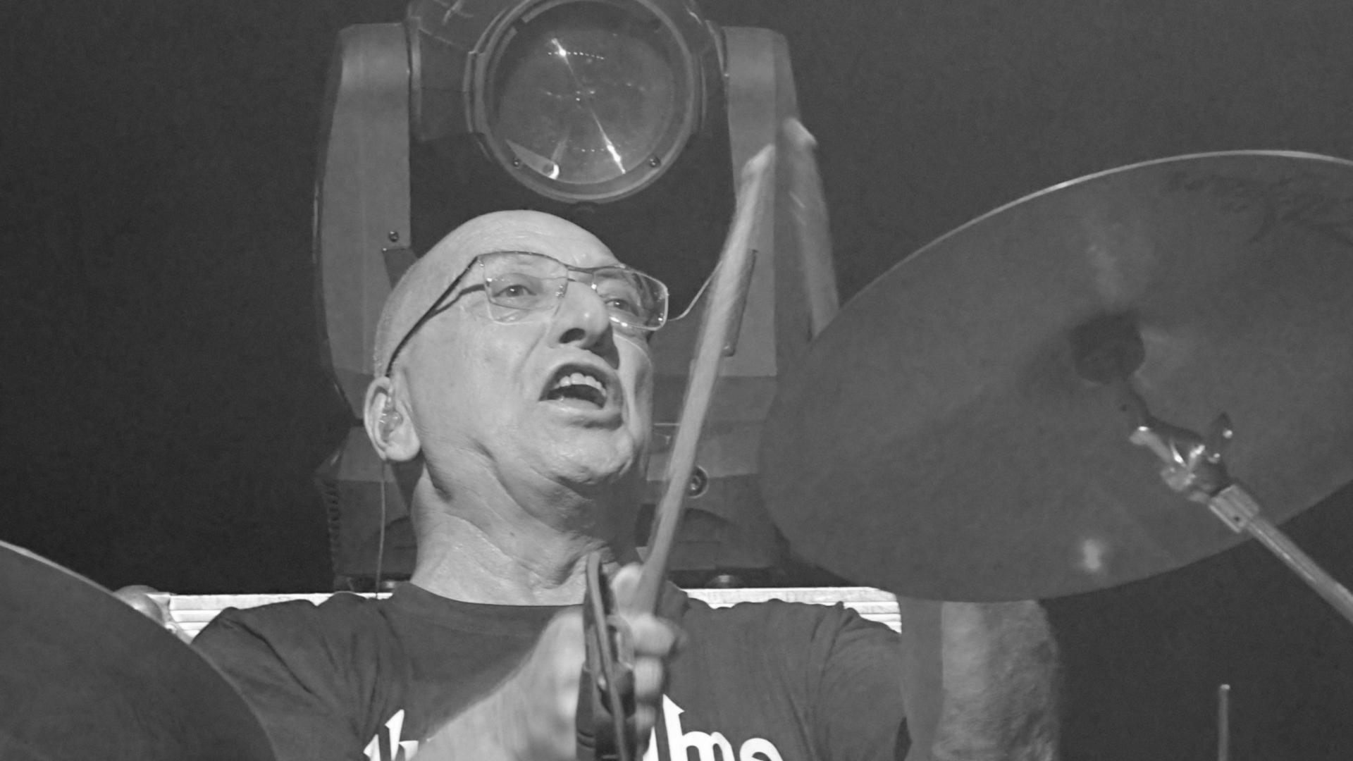 След кратко боледуване почина легендарният барабанист на Щурците Георги Марков Той