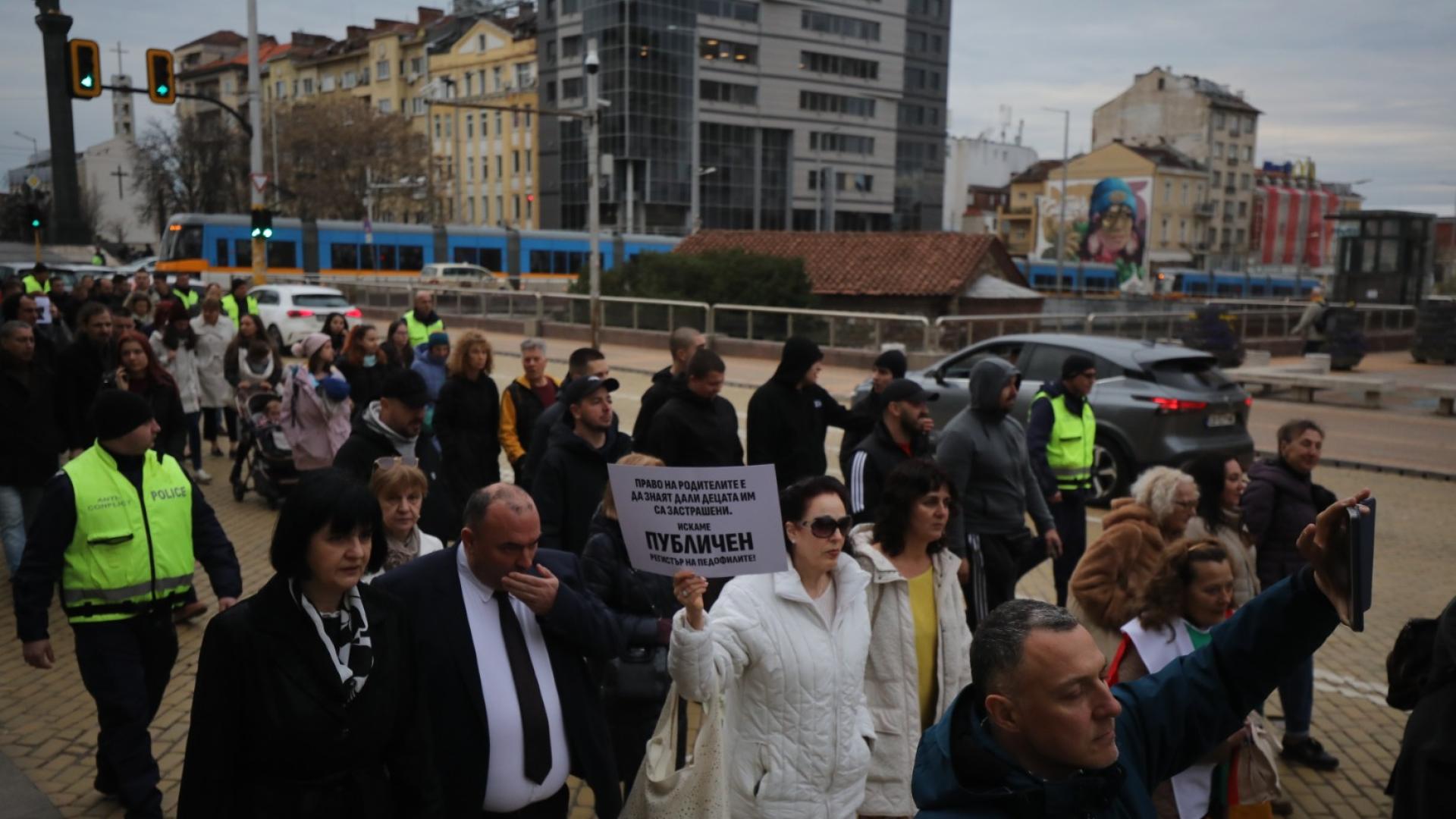 Сшествие от Съдебната палата в столицата по бул Цар Освободител