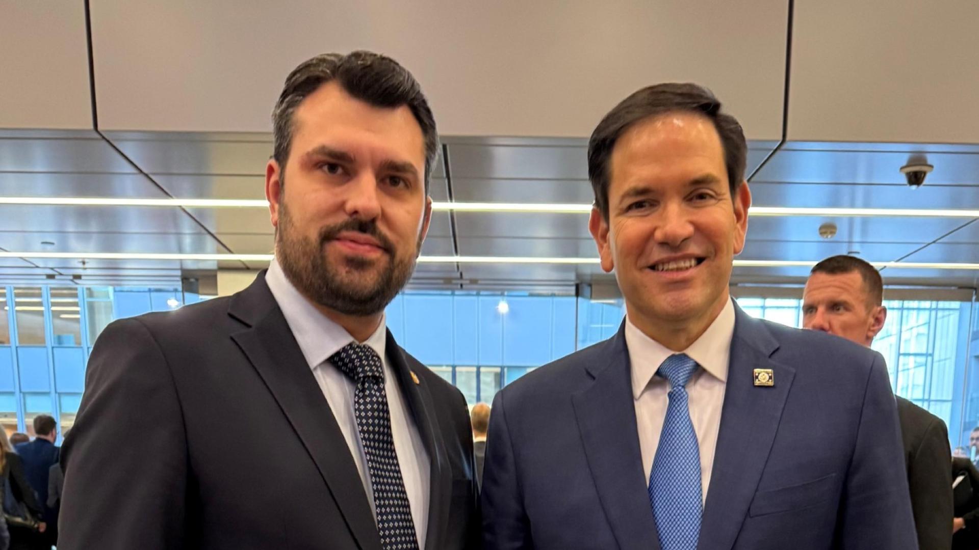 Министърът на външните работи Георг Георгиев разговаря с държавния секретар